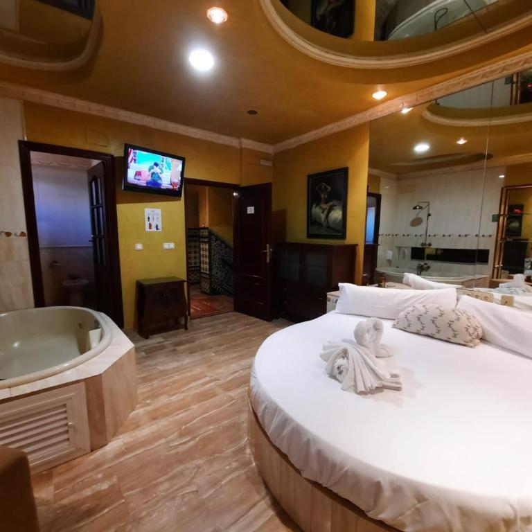 Hostal Avenida Andalucia - Solo Adultos - Suite con bañera de hidromasaje - Cama extragrande - 3
