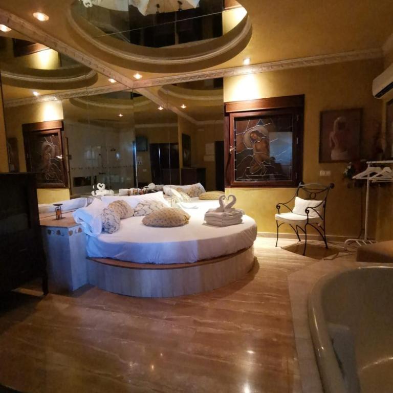 Hostal Avenida Andalucia - Solo Adultos - Suite con bañera de hidromasaje - Cama extragrande - 2