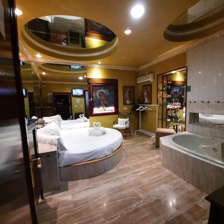 Hostal Avenida Andalucia - Solo Adultos - Suite con bañera de hidromasaje - Cama extragrande - 5