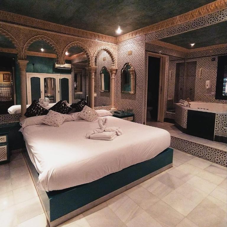 Hostal Avenida Andalucia - Solo Adultos - Suite con bañera de hidromasaje - Cama extragrande - 4