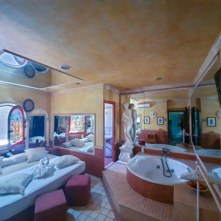 Hostal Avenida Andalucia - Solo Adultos - Suite con bañera de hidromasaje - Cama extragrande - 7