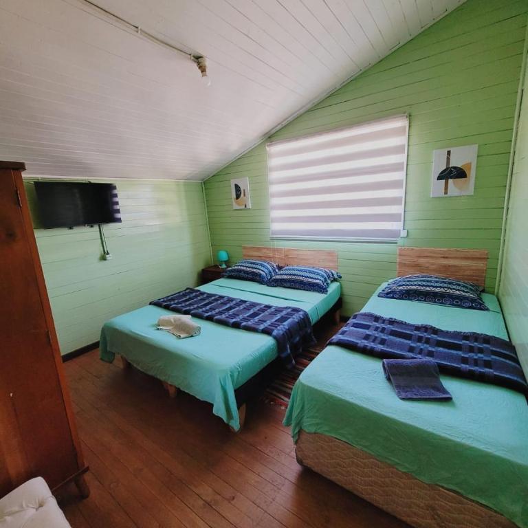 Hostal Paradise Blue - Habitación Familiar con baño compartido - 3