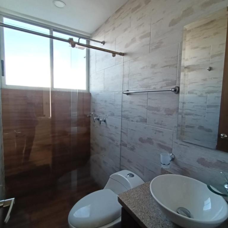 Hospedaje Tunja - Habitación Doble con baño compartido - 9