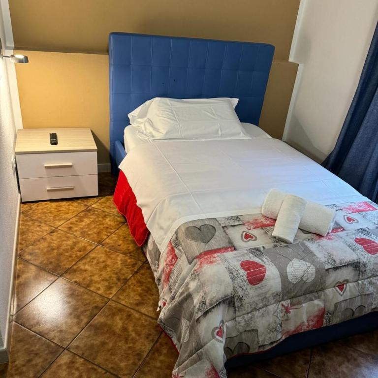 Crown Guest House - Camera Singola con Bagno Privato - 4