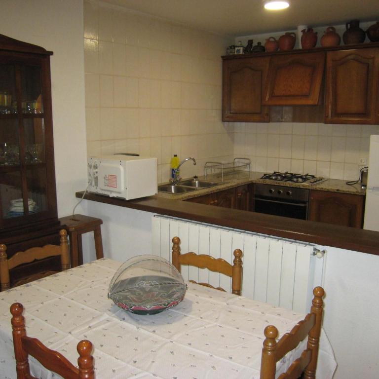 Casa familiar tranquila con piscina, jardín privado, barbacoa y vista al castillo y montañas - ES-323-14 - Vacation Home - 12
