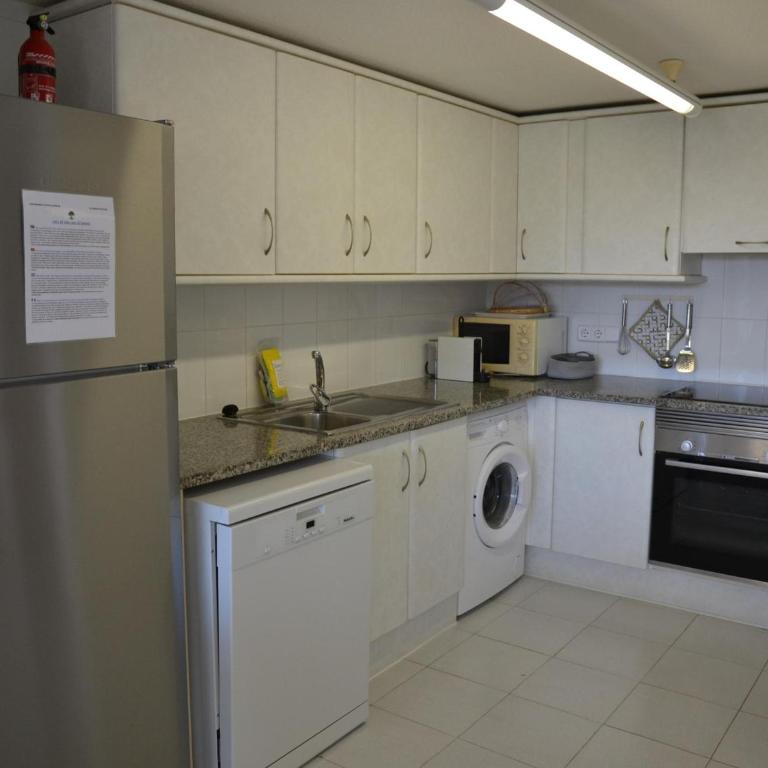 Apartamento de 2 habitaciones en L'Estartit con piscina y aire acondicionado - ES-323-13 - Apartment - 13
