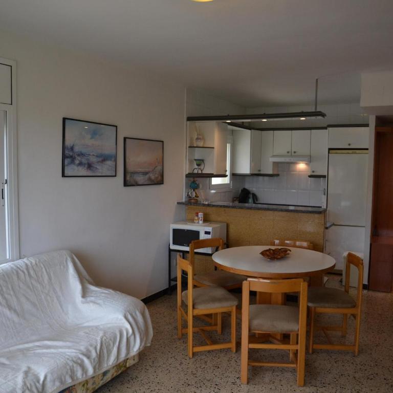 Apartamento soleado con piscina cerca de la playa y del centro en L'Estartit - ES-323-18 - Apartment - 5