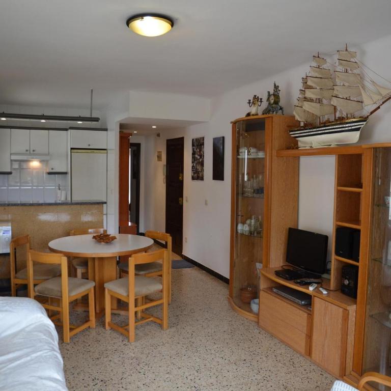 Apartamento soleado con piscina cerca de la playa y del centro en L'Estartit - ES-323-18 - Apartment - 6