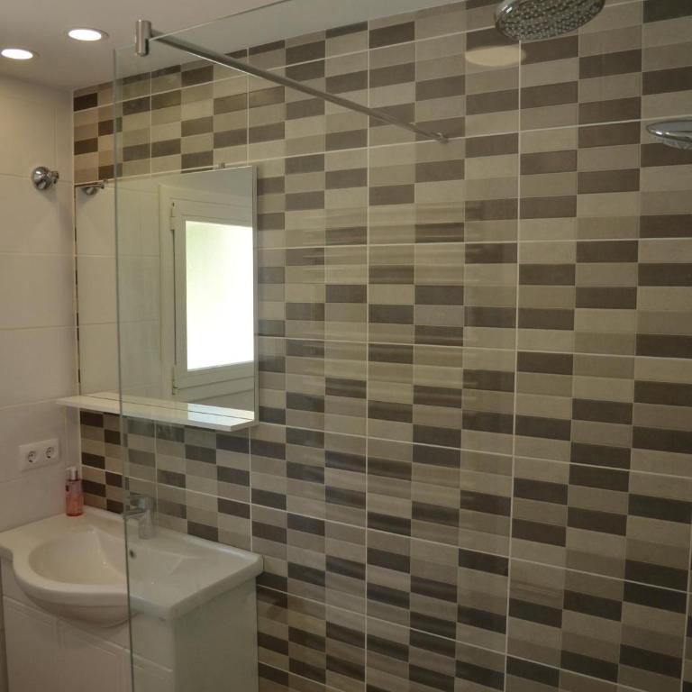 Apartamento soleado con piscina cerca de la playa y del centro en L'Estartit - ES-323-18 - Apartment - 9