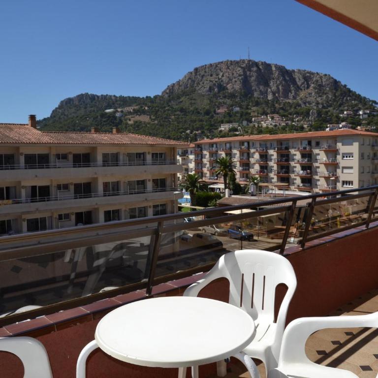 Apartamento en Primera Línea con Piscina y Vistas al Mar - L’Estartit - ES-323-3 - Apartment - 2