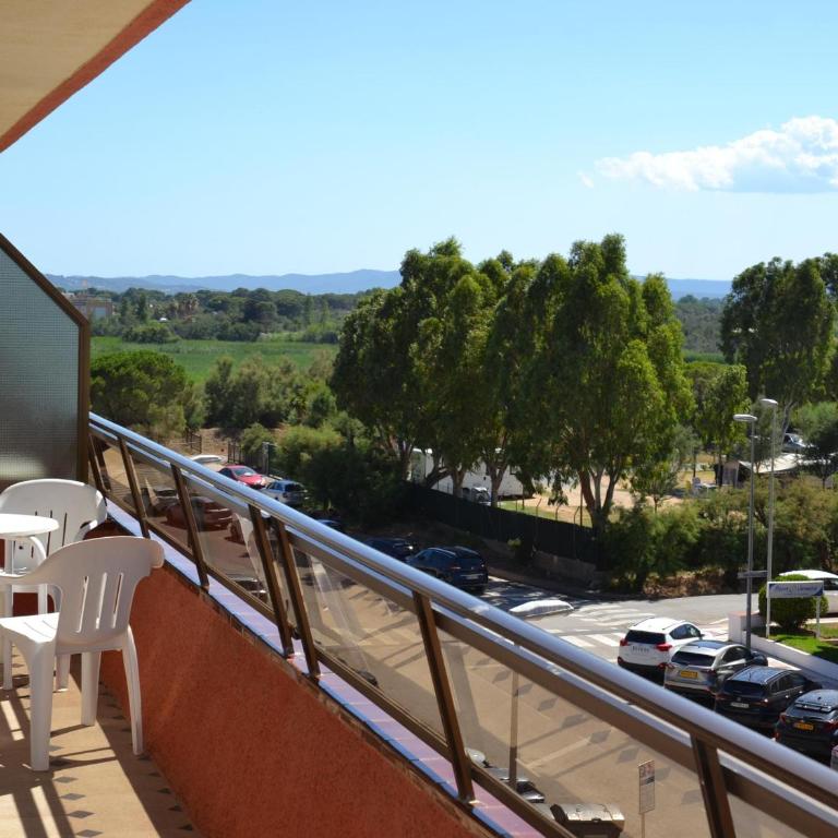 Apartamento en Primera Línea con Piscina y Vistas al Mar - L’Estartit - ES-323-3 - Apartment - 3