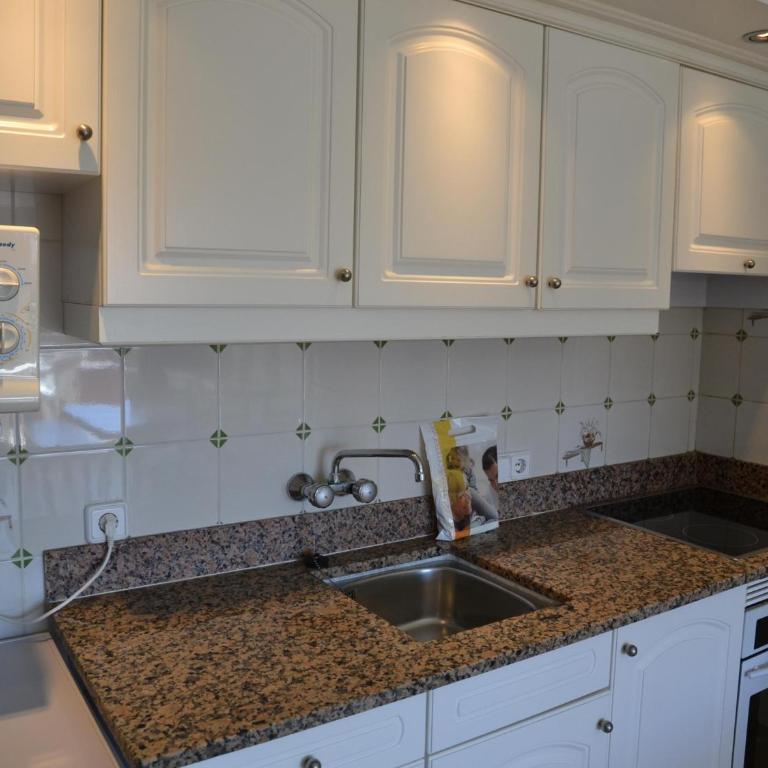Apartamento en Primera Línea con Piscina y Vistas al Mar - L’Estartit - ES-323-3 - Apartment - 4