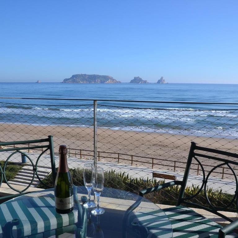 Apartamento en la playa, se admiten mascotas, L'Estartit - ES-323-10 - Apartment - 2
