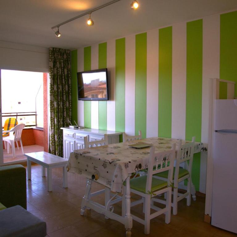 Apartamento Amplio en la Playa con Piscina y Aire Acondicionado, Cerca del Centro y Supermercado - ES-323-37 - Apartment - 5