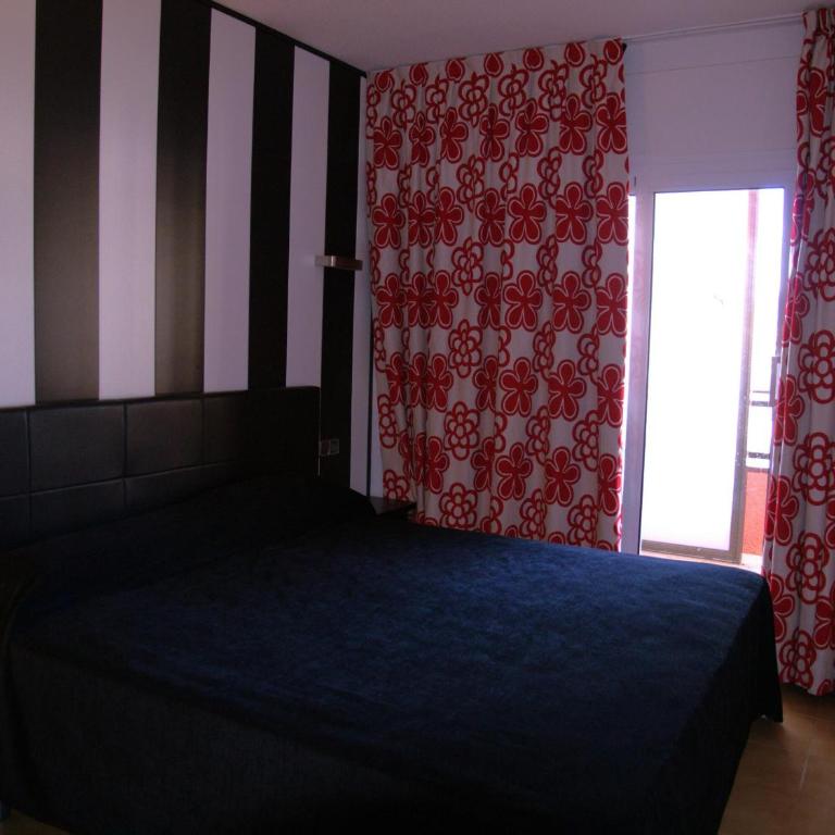 Apartamento Amplio en la Playa con Piscina y Aire Acondicionado, Cerca del Centro y Supermercado - ES-323-37 - Apartment - 11