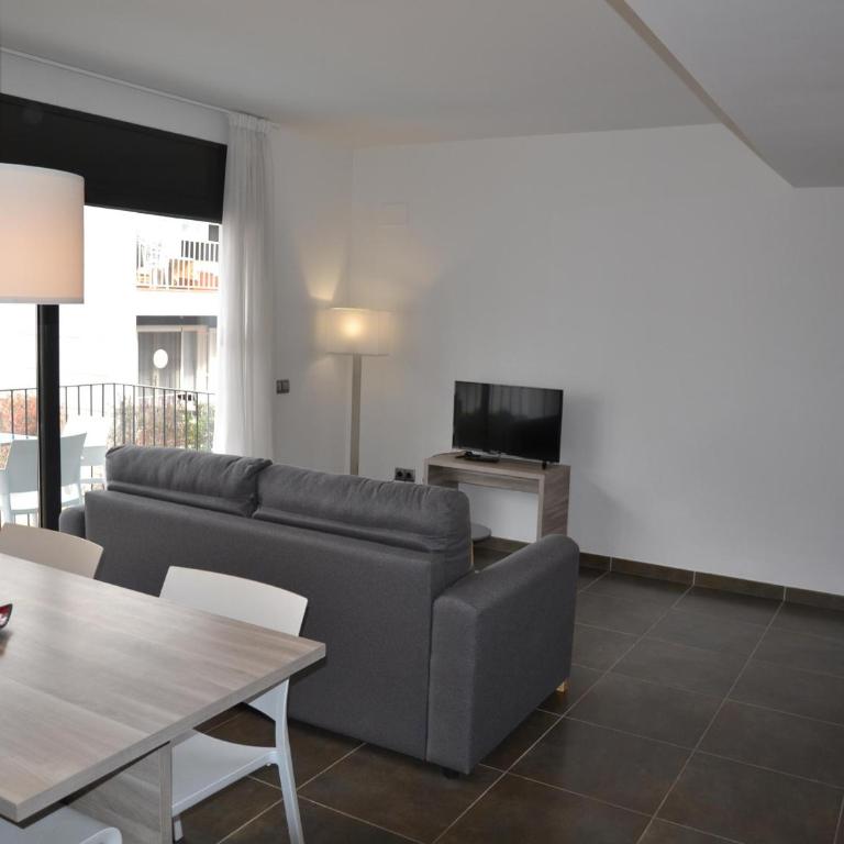 Apartamento céntrico con piscina, parking y a 200m de la playa en L'Estartit - ES-323-41 - Apartment - 2
