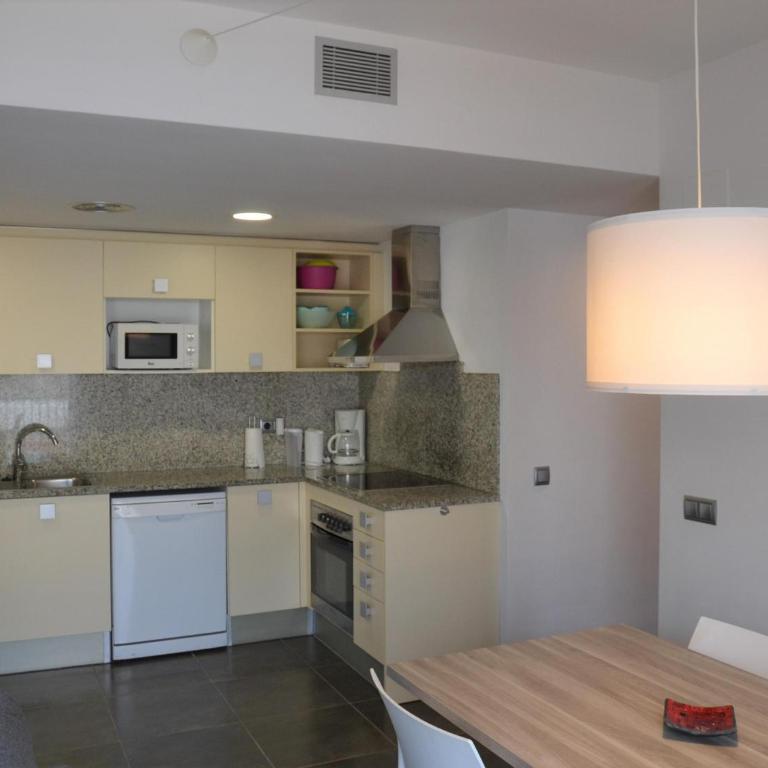 Apartamento céntrico con piscina, parking y a 200m de la playa en L'Estartit - ES-323-41 - Apartment - 4