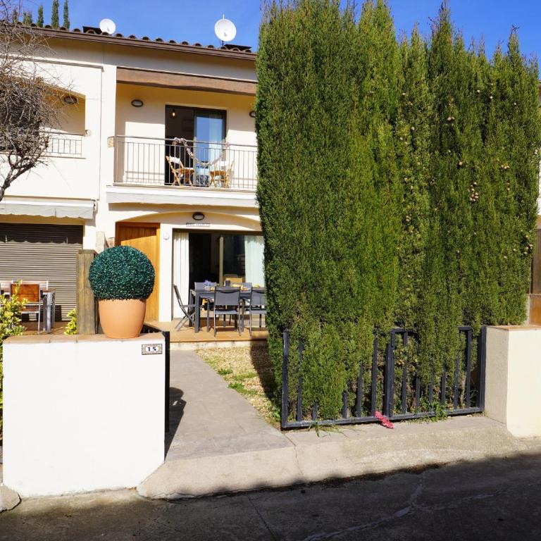 Casa moderna con piscina comunitaria, cerca de L'Estartit y actividades en la playa - ES-323-51 - Vacation Home - 2
