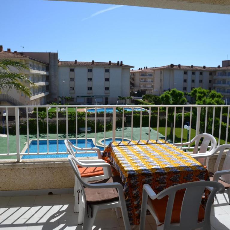 Apartamento Cerca de la Playa con Piscina y Terraza en l'Estartit - ES-323-25 - Apartment - 3