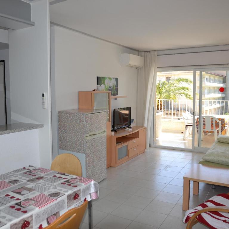 Apartamento Cerca de la Playa con Piscina y Terraza en l'Estartit - ES-323-25 - Apartment - 6