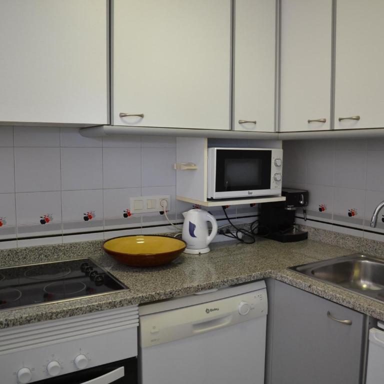 Apartamento Cerca de la Playa con Piscina y Terraza en l'Estartit - ES-323-25 - Apartment - 8
