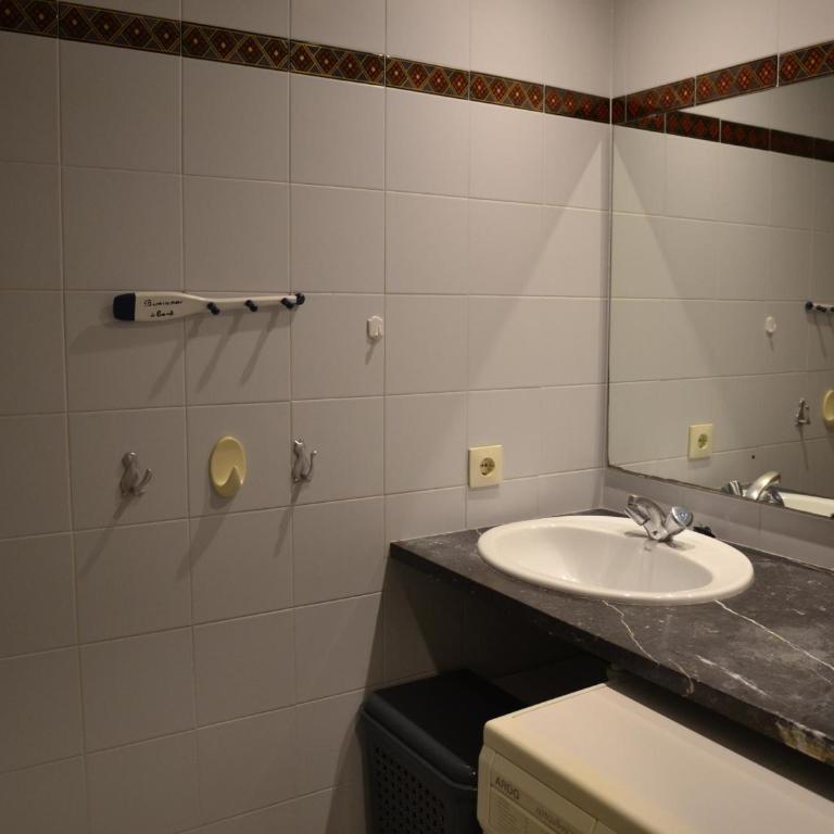 Apartamento Cerca de la Playa con Piscina y Terraza en l'Estartit - ES-323-25 - Apartment - 9