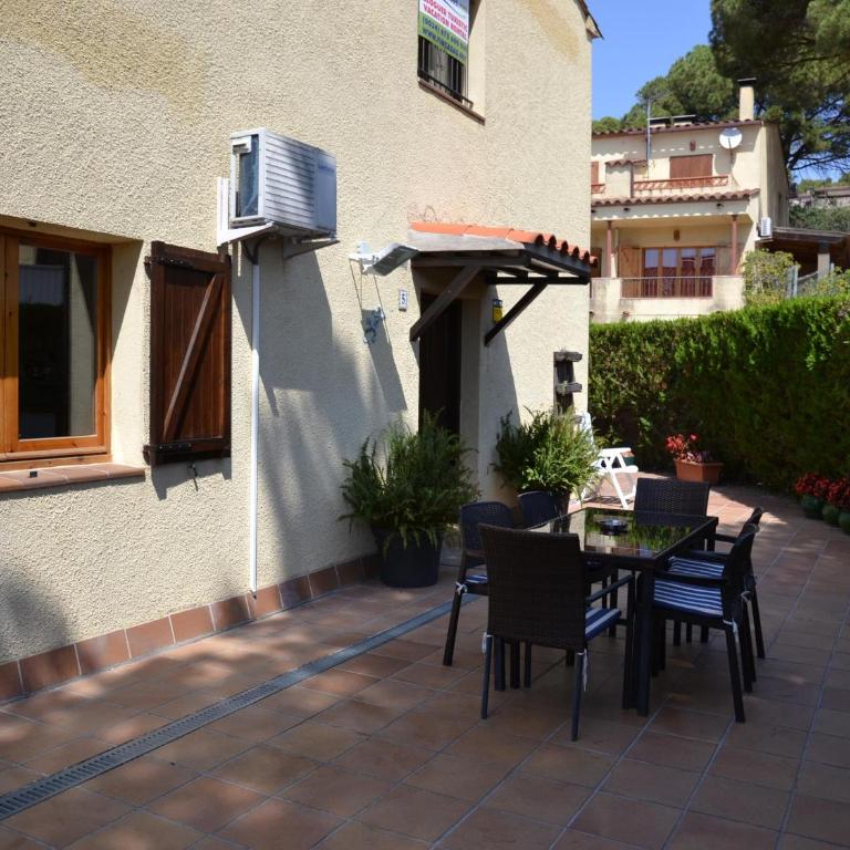 Casa familiar con piscina comunitaria en L'Estartit - ES-323-67 - Vacation Home - 3