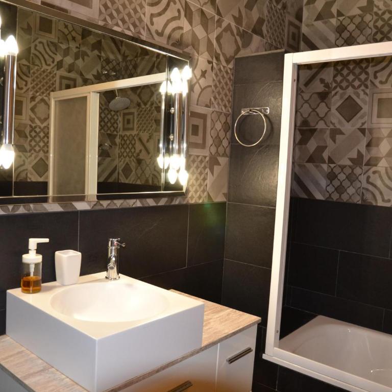 Casa familiar con piscina comunitaria en L'Estartit - ES-323-67 - Vacation Home - 7