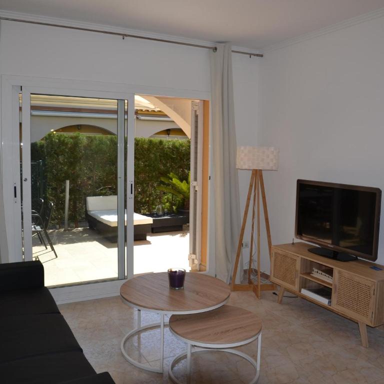 ¡Casa encantadora con piscina y cerca de la playa en L'Estartit! - ES-323-55 - Vacation Home - 2