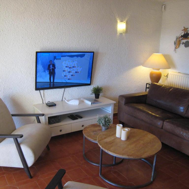 Casa en esquina con piscina privada en L'Estartit - ES-323-63 - Vacation Home - 2