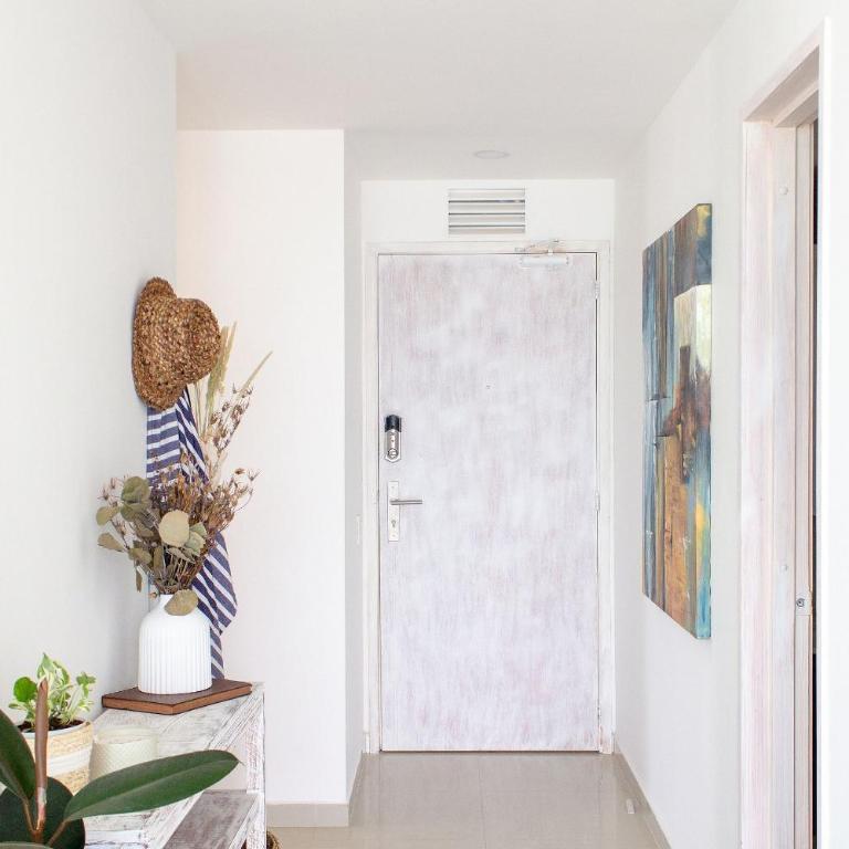 Oceanfront condominium with direct access to the beach. - Two-Bedroom Apartment with Terrace and Sea View - 30