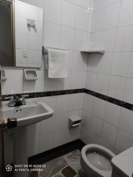 Alojamiento cómodo en el centro de la ciudad. - Three-Bedroom Apartment - 3