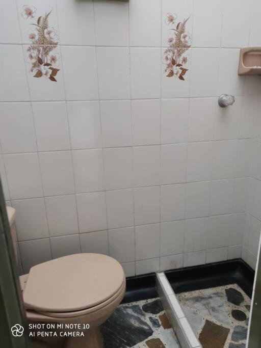 Alojamiento cómodo en el centro de la ciudad. - Three-Bedroom Apartment - 5