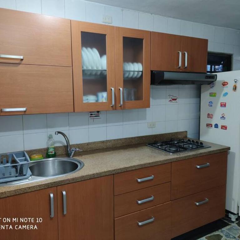 Alojamiento cómodo en el centro de la ciudad. - Three-Bedroom Apartment - 13