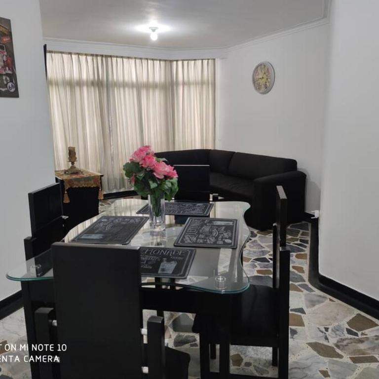 Alojamiento cómodo en el centro de la ciudad. - Three-Bedroom Apartment - 16