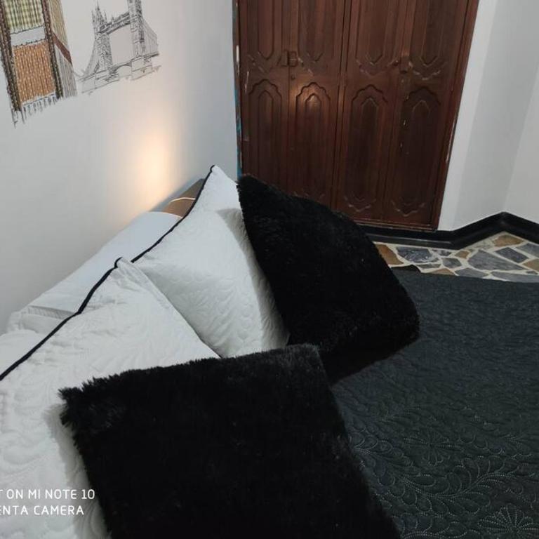 Alojamiento cómodo en el centro de la ciudad. - Three-Bedroom Apartment - 21