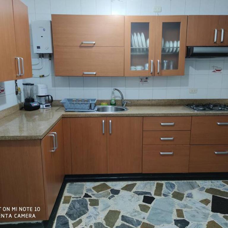 Alojamiento cómodo en el centro de la ciudad. - Three-Bedroom Apartment - 22