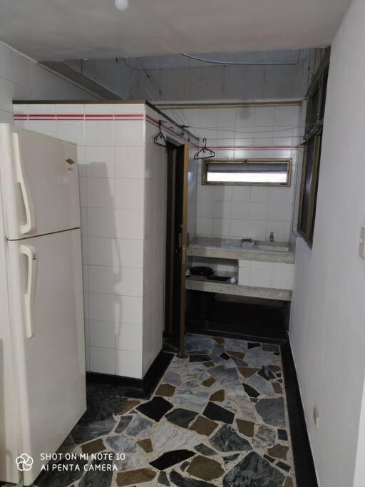 Alojamiento cómodo en el centro de la ciudad. - Three-Bedroom Apartment - 23