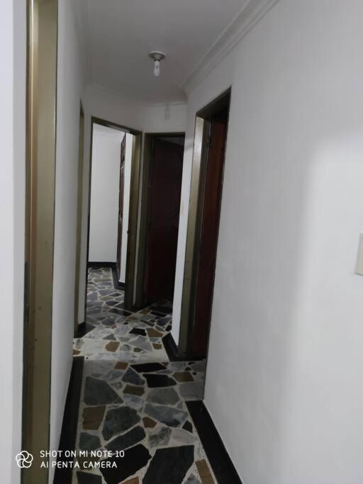 Alojamiento cómodo en el centro de la ciudad. - Three-Bedroom Apartment - 24