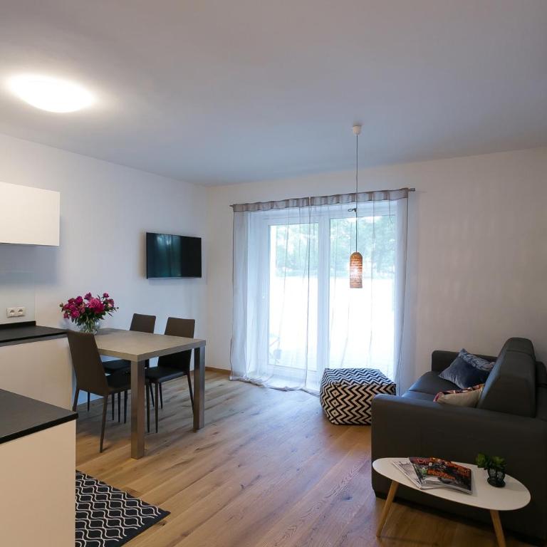 Parksuites Apartments Graz - Apartment with Terrace 2 - Ground Floor and Air-Conditioning - 2 - 2