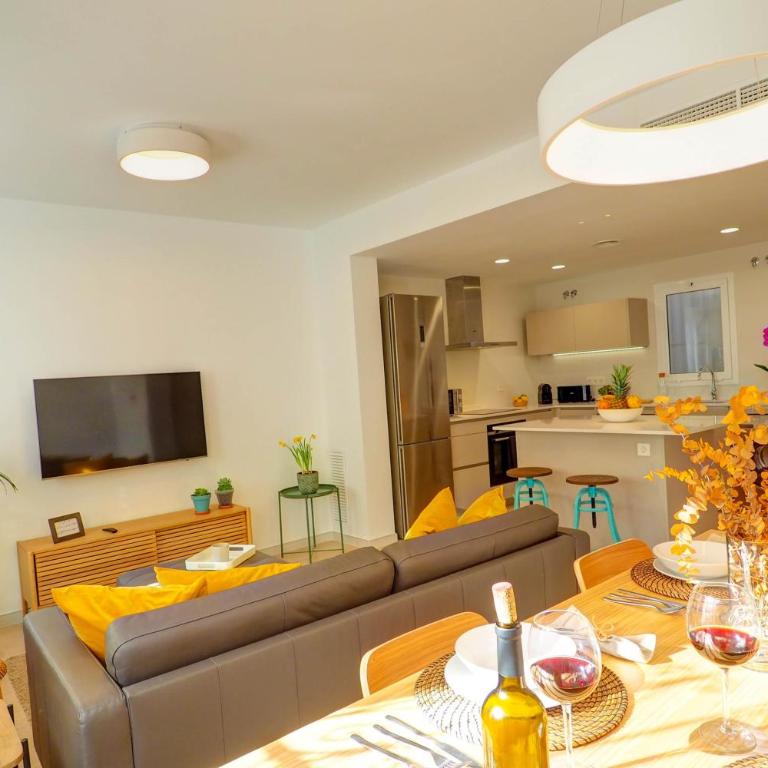 Sebastian Patio by Hello Homes Sitges - Apartamento de 3 dormitorios - 23