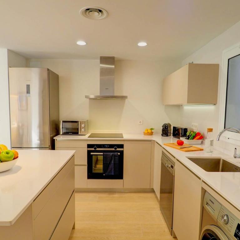 Sebastian Patio by Hello Homes Sitges - Apartamento de 3 dormitorios - 7