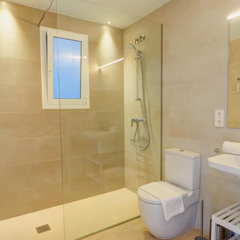 Sebastian Patio by Hello Homes Sitges - Apartamento de 3 dormitorios - 19