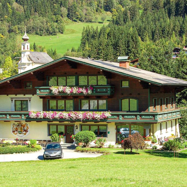Schoene Ferienwohnung Flachau - Two-Bedroom Apartment - 1