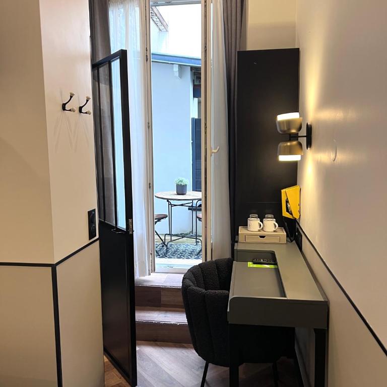 Hôtel des Beaux Arts - Double Room with Terrace - 12