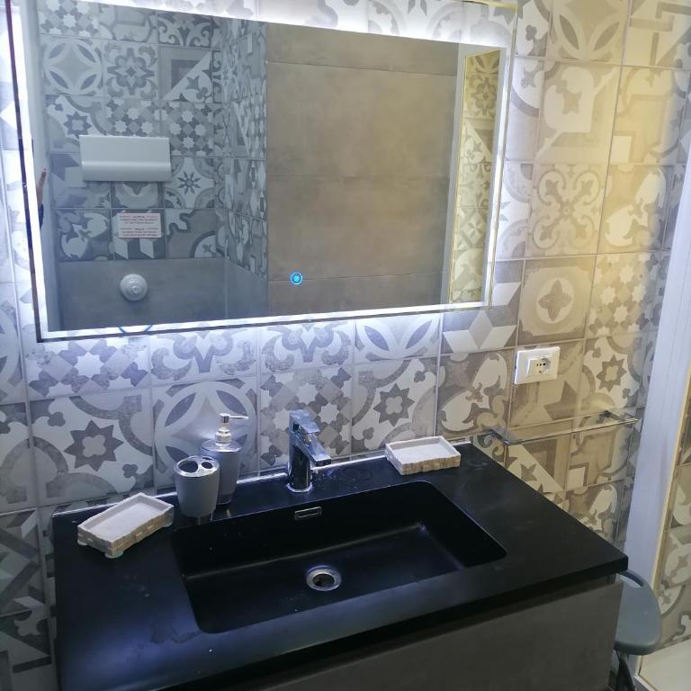 Medea rooms palermo centro - Double Room with Private Bathroom - 10