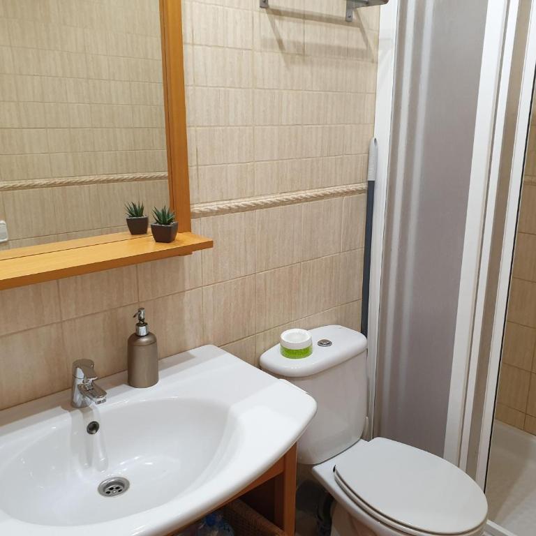 Apartamento soleado cerca de la playa - Mascotas bienvenidas - ES-323-7 - Apartment - 2