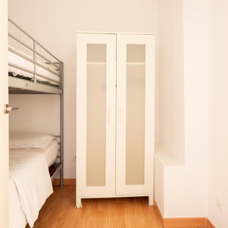 Gothic - Ramblas Apartments - Two-Bedroom Apartment with Balcony - 3
