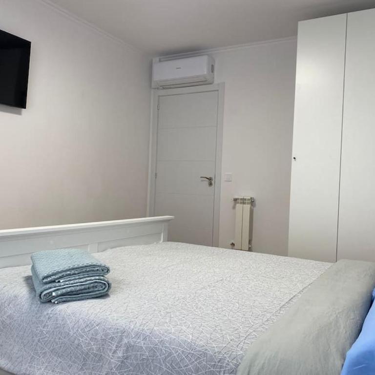 Modern Apartments Padre Espla Alicante - Three-Bedroom Apartment - 27