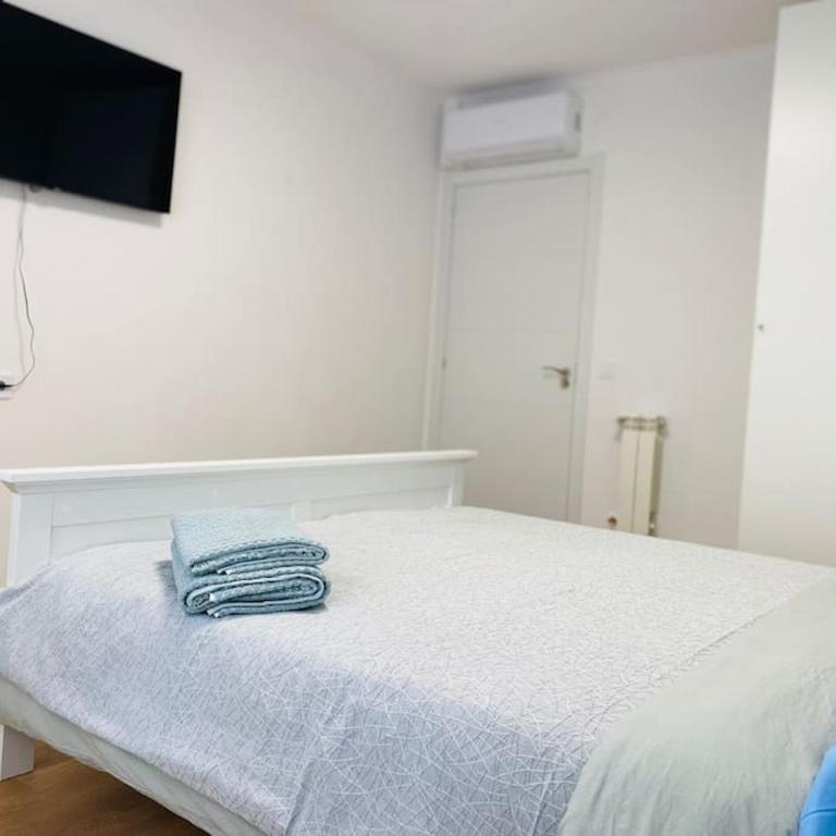 Modern Apartments Padre Espla Alicante - Three-Bedroom Apartment - 34